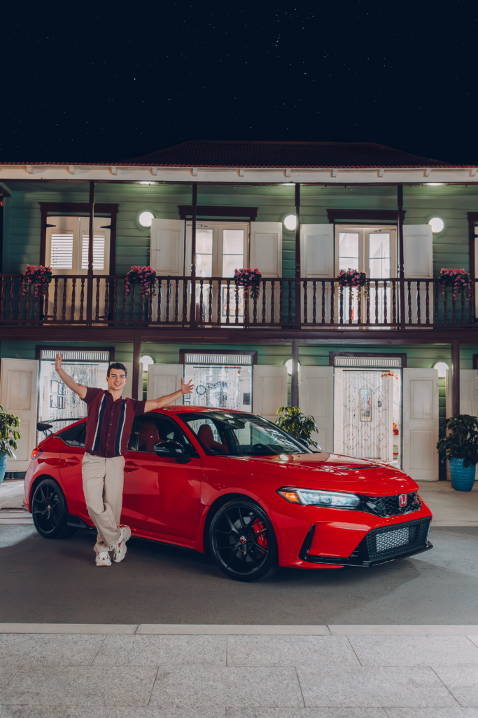 "Cada Milla Cuenta" La campaña conecta con nuevas generaciones e inspira a vivir cada milla al máximo, a la vez que celebra a quienes han recorrido más millas junto a la marca.