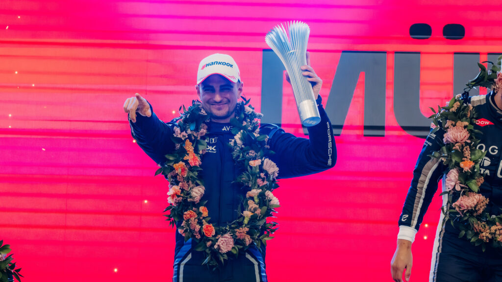 Nico Müller al volante del Porsche 99X Electric durante el E-Prix de Miami